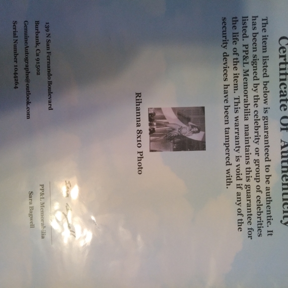 Autographed Rihanna Photo - Picture 2 of 2